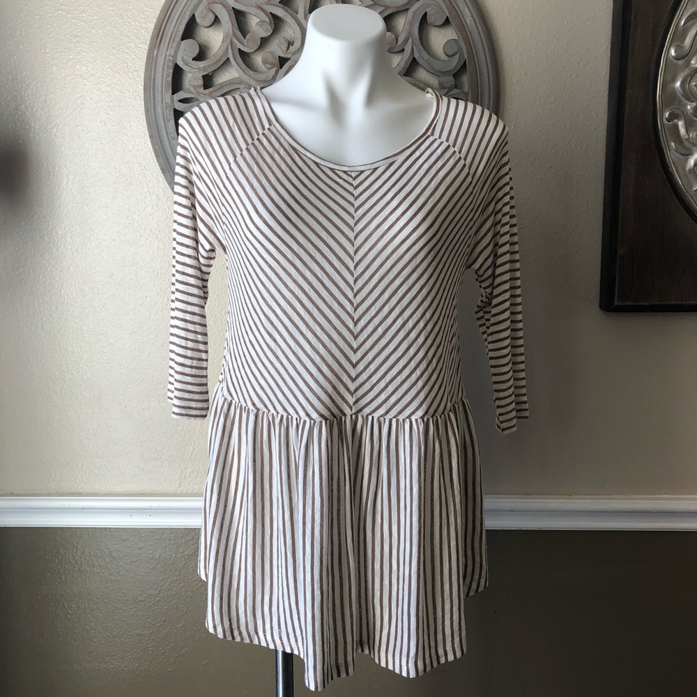 Wonderland by Orange tan and white tunic NWT